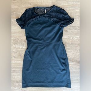 EUC GAP Petites Navy Blue Diamond Pattern Sheer Yoke 0P